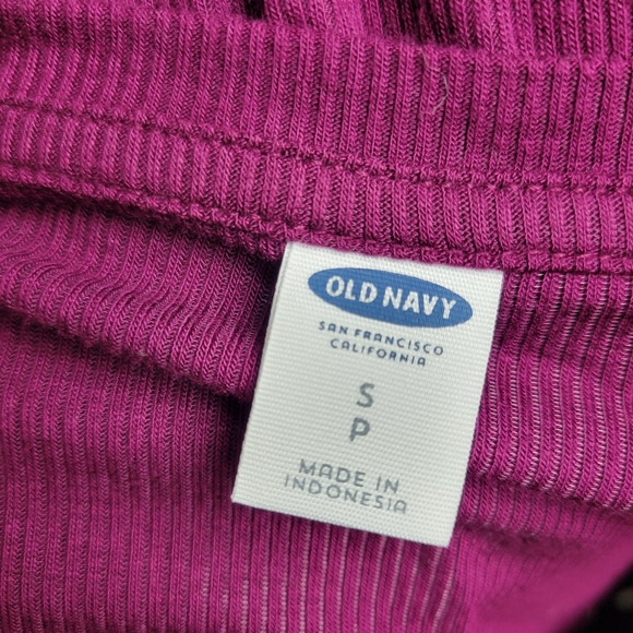 Old Navy Ribbed Knit Top - Picture 6 of 9